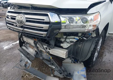 2016 Toyota Land Cruiser V8 из США, поврежденный, VIN JTMCY7AJ3G4042347
